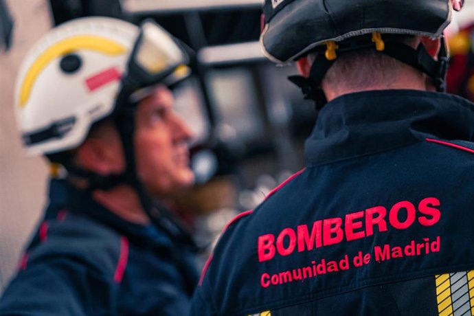 Archivo - Personal de Bomberos de la Comunidad de Madrid. Imagen de archivo