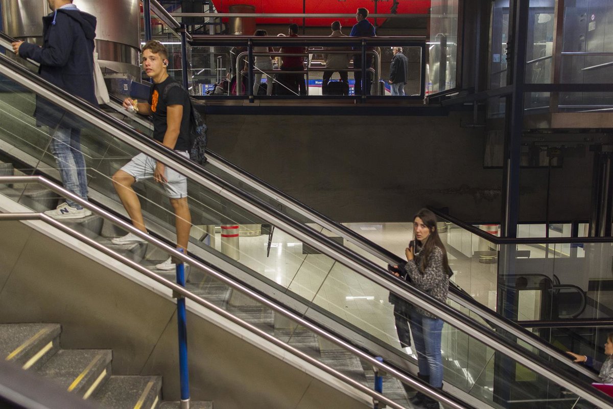 Metro instala nuevas escaleras mecánicas en las estaciones de Prosperidad, San Blas y Estrella