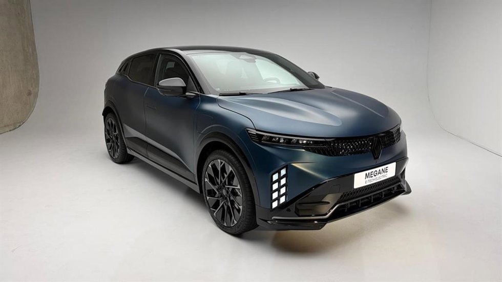 Renault renueva el Megane E-Tech eléctrico con más autonomía, diseño renovado y carga ultrarrápida