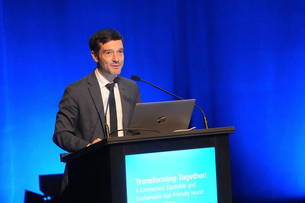El ministro de Derechos Sociales, Consumo y Agenda 2030, Pablo Bustinduy, durante el III Congreso Mundial de Ciudades y Comunidades Amigables, en Kursaal, a 16 de junio de 2026, en San Sebastián, Guipúzcoa, País Vasco (España). El evento ha sido organizad