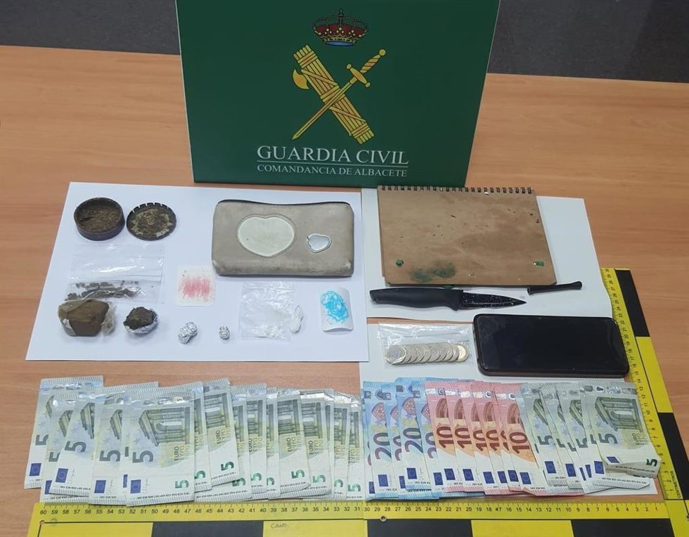 La Guardia Civil de Albacete detiene a una persona y desarticula un punto de venta de drogas en Tobarra.