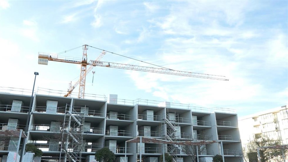 Archivo - Bloque de pisos en construcción