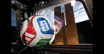 La NASA envía el balón oficial del Mundial al espacio