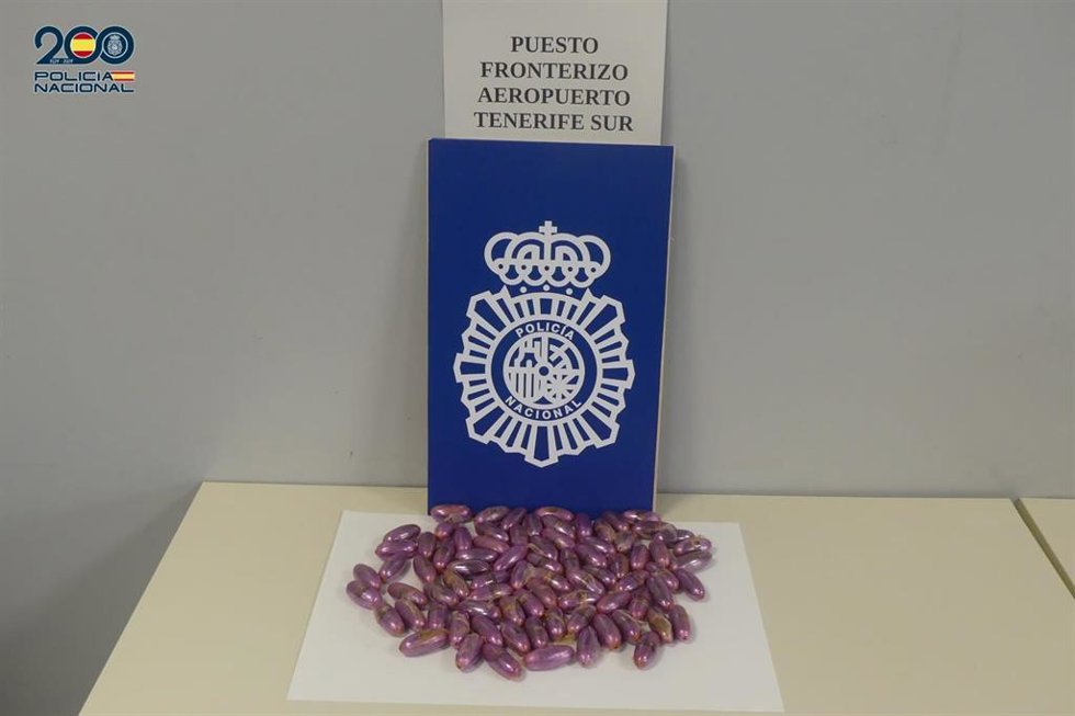 Sucesos.-Detenido en el Aeropuerto de Tenerife Sur al viajar con 79 cápsulas de hachís en el interior de su cuerpo