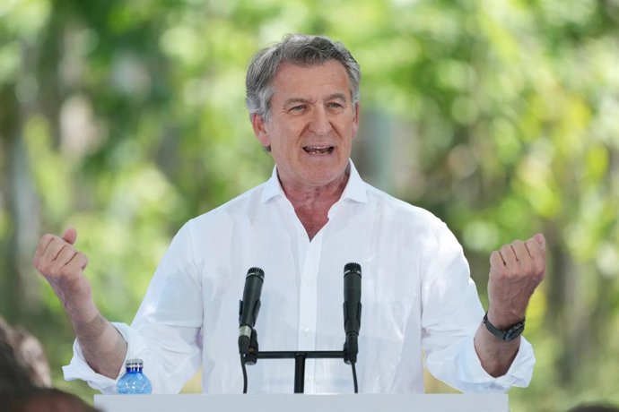 O presidente do Partido Popular, Alberto Núñez Feijóo, durante a romaria organizada pela seção provincial do PP de A Coruña, em 13 de junho de 2026, em O Pino, A Coruña, Galícia (Espanha). A já tradicional “peregrinação popular” organizada pela seção prov