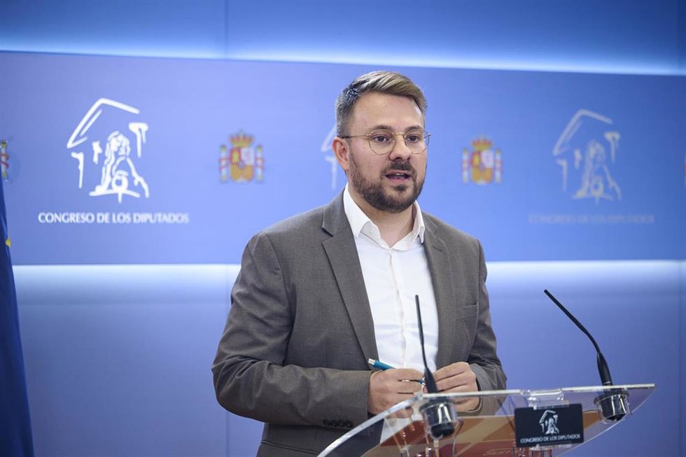 Archivo - El diputado del Grupo Parlamentario Plurinacional SUMAR, Alberto Ibáñez Mezquita, durante una rueda de prensa.