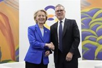 Von der Leyen elogia a Starmer como "estadista" que ayudó a que la seguridad de Europa sea "más fuerte"