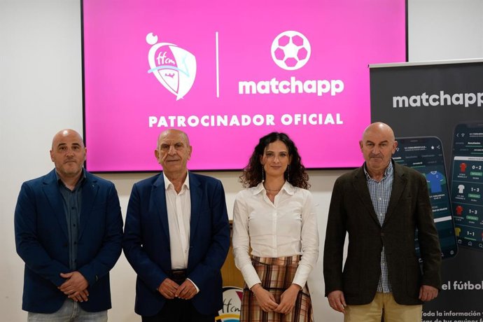 Archivo - La directora de Marketing de Marchpp, Martina Arnalot,  y el presidente de la Federación de Fútbol de Castilla-La Mancha ,Pablo Burillo, oficializan la renovación del contrato hasta 2028