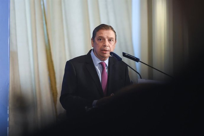Archivo - El ministro de Agricultura, Luis Planas, durante un desayuno informativo de Fórum Europa, en el Hotel Mandarin Oriental Ritz de Madrid, a 18 de septiembre de 2025, en Madrid (España).