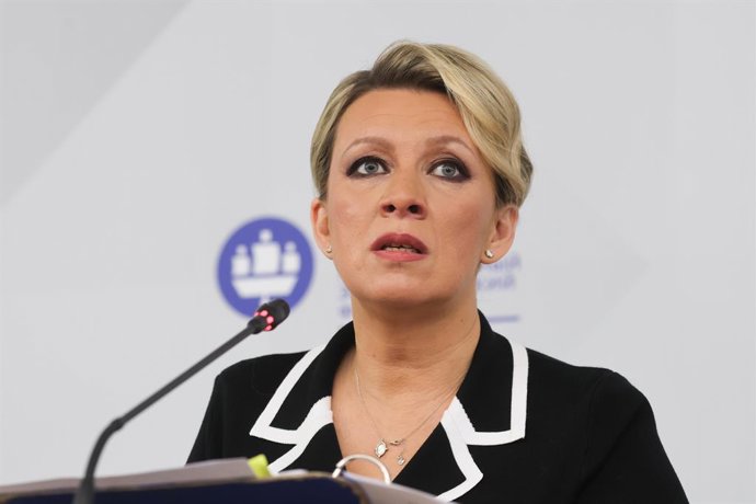 RÚSSIA, SÃO PETERSBURGO – 4 DE JUNHO DE 2026: A porta-voz do Ministério das Relações Exteriores da Rússia, Maria Zakharova, faz uma coletiva de imprensa sobre a atual política externa da Rússia no Fórum Econômico Internacional de São Petersburgo de 2026, 