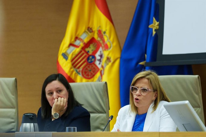 A delegada do Governo na Comunidade Valenciana, Pilar Bernabé García (à direita), comparece perante a Comissão de Inquérito sobre a tempestade, no Congresso dos Deputados, em 22 de junho de 2026, em Madri (Espanha). A comissão concentra-se na gestão da