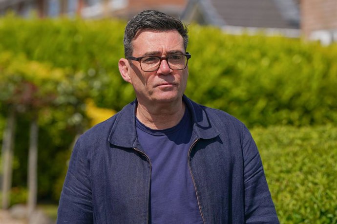 Archivo - Arquivo - 17 de maio de 2026, Ashton-in-Makerfield, Grande Manchester, Reino Unido: Ashton-in-Makerfield, Reino Unido. O prefeito da Grande Manchester, ANDY BURNHAM, é visto fazendo campanha em Ashton-in-Makerfield, no noroeste da Inglaterra. Bu