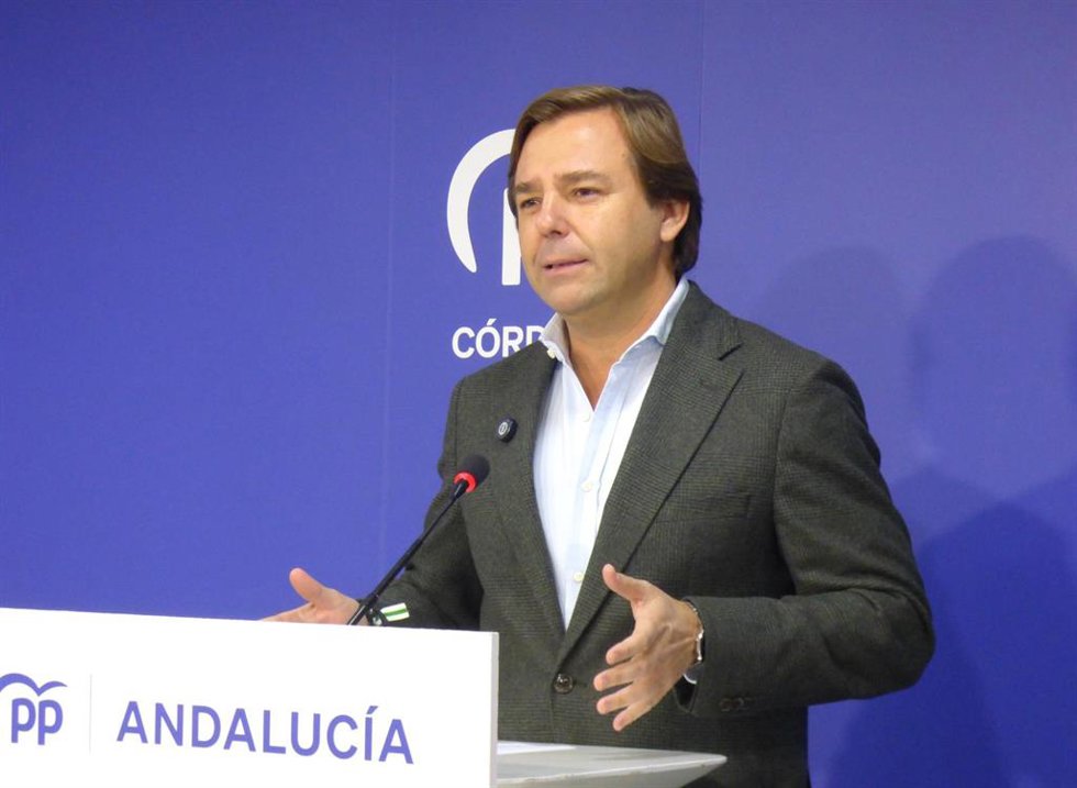 Archivo - El secretario general del PP-A, Antonio Repullo, en una rueda de prensa. Imagen de archivo.