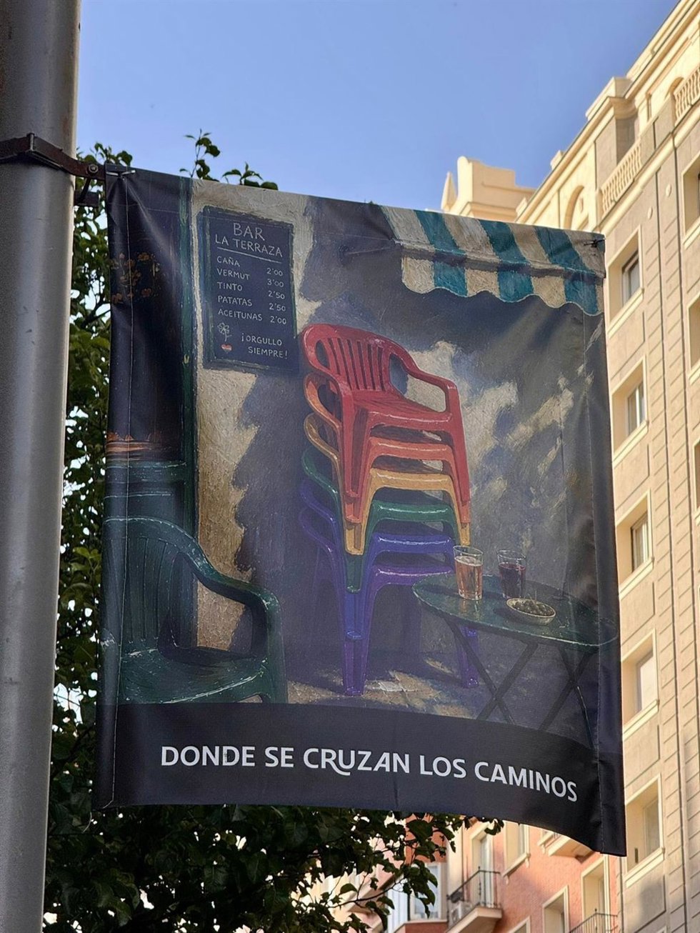 Una de las banderolas desplegadas en Madrid con motivo del MADO 2026