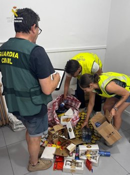 Material aprehendido por la Guardia Civil en Salt (Girona)