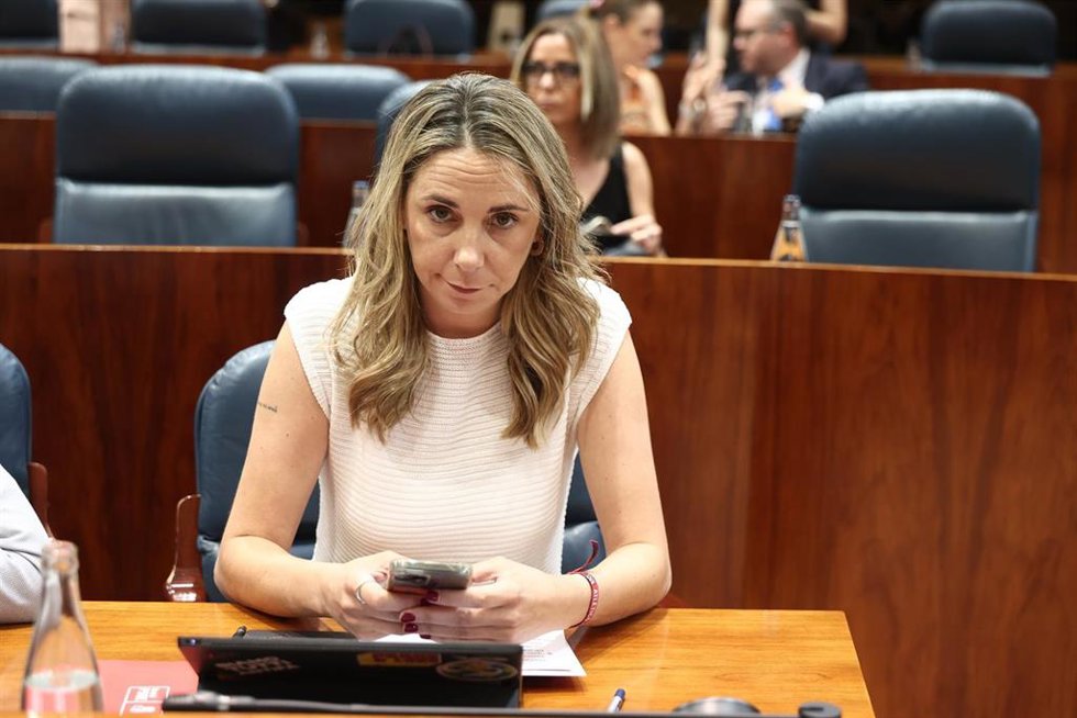 La portavoz del grupo socialista en la Asamblea, Mar Espinar, durante una sesión plenaria, en la Asamblea de Madrid