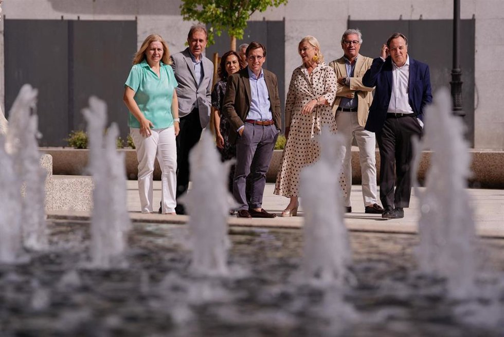 El alcalde de Madrid, José Luis Martínez-Almeida, en la Plaza de Chamberí