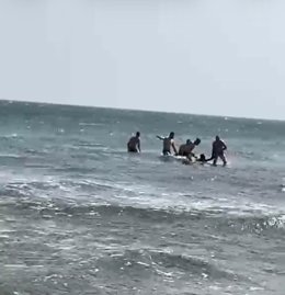 Rescate en el mar del hombre detenido por agredir sexualmente a una mujer en Almería.