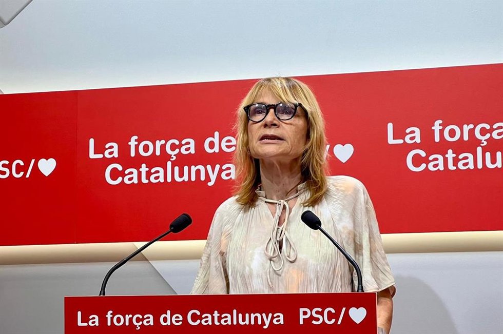 La viceprimera secretaria y portavoz del PSC, Lluïsa Moret, en una rueda de prensa este lunes