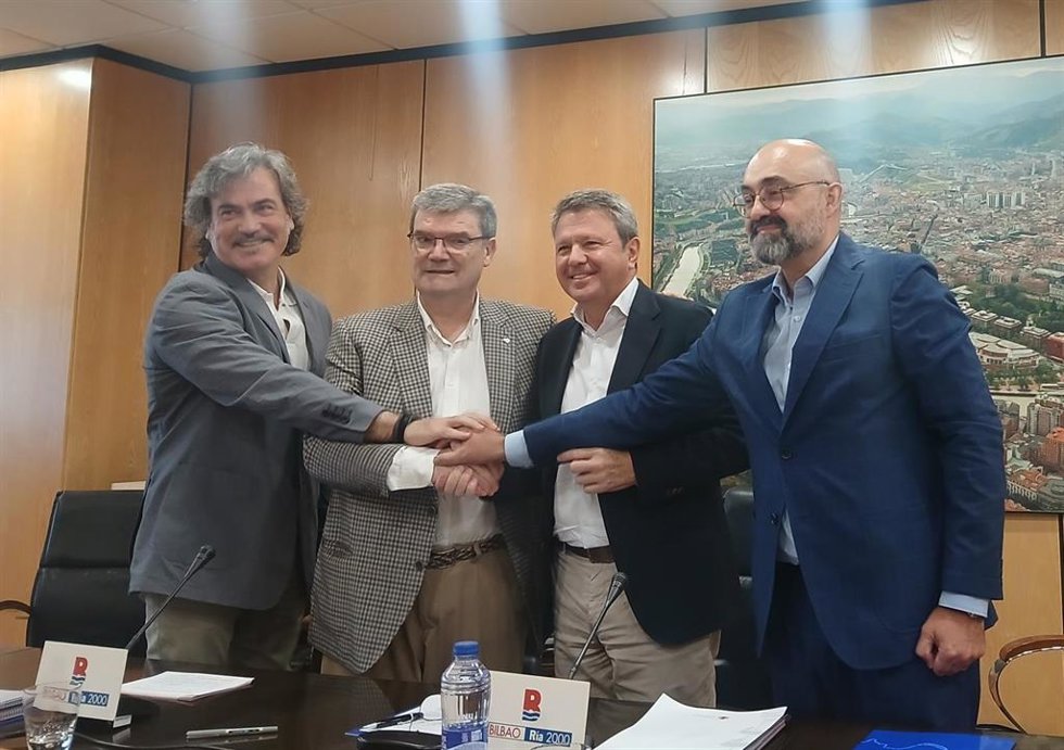 Firma del protocolo entre el Ministerio de Transporte, Adif y Bilbao Ría 2000 para impulsar la integración del tren en Punta Zorrotza y el desarrollo del futuro barrio