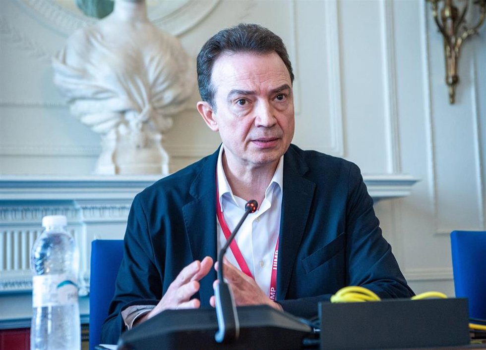 Arturo Gonzalo, consejero delegado de Enagás, durante su intervención en el curso de economía organizado por la APIE en la Universidad Menéndez Pelayo de Santander, a 22 de junio de 2026.