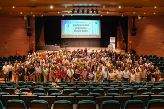 Homenajea a profesionales del Hospital Virgen de las Nieves jubilados en 2025.