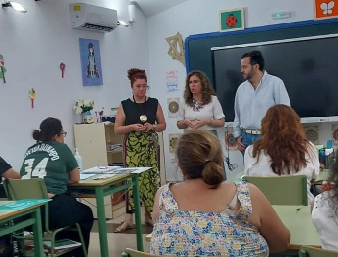 La diputada de Igualdad y Diversidad, Susana Sánchez Toro, inaugurando el curso de formación para mujeres en Estella.