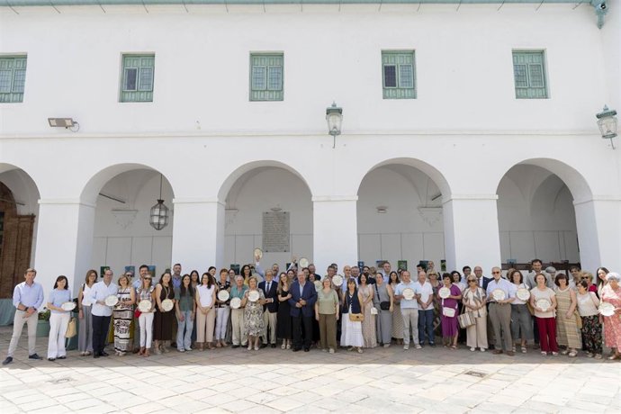 Foto de familia en la entrega de galardones del XI Concurso de Patios, Rincones y Rejas de la Provincia.