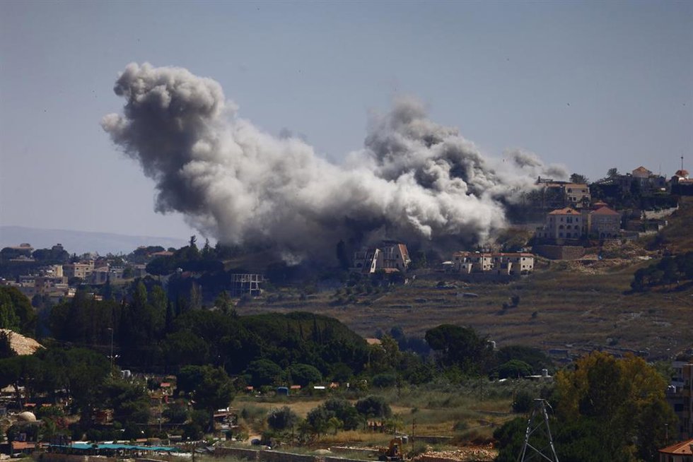 Los ataques aéreos israelíes han continuado en todo el sur de Líbano desde la medianoche, con intensos bombardeos dirigidos contra la ciudad de Nabatié.  