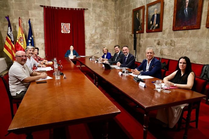 La presidenta del Govern, Marga Prohens, preside una nueva reunión de la Mesa de Diálogo Social del Pacto por la Sostenibilidad.