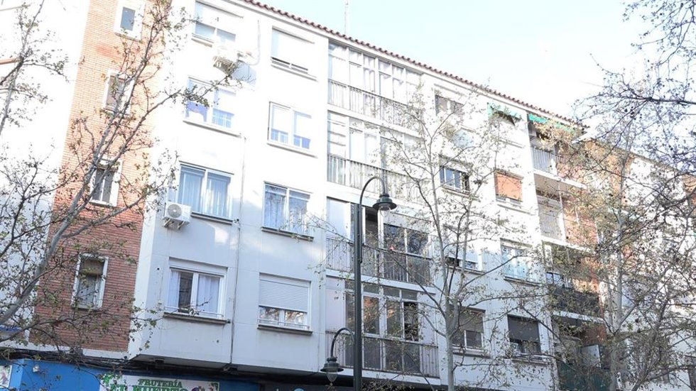 Archivo - Fachada de un bloque de pisos.