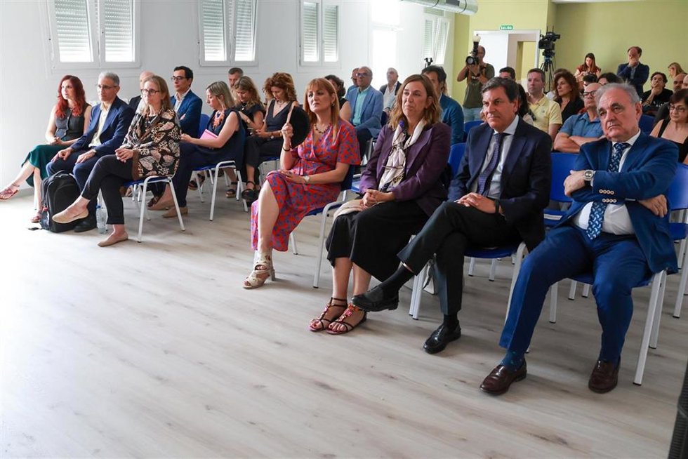 Carriedo y Armisén en la visita  a la escuela de Enfermería de Palencia.