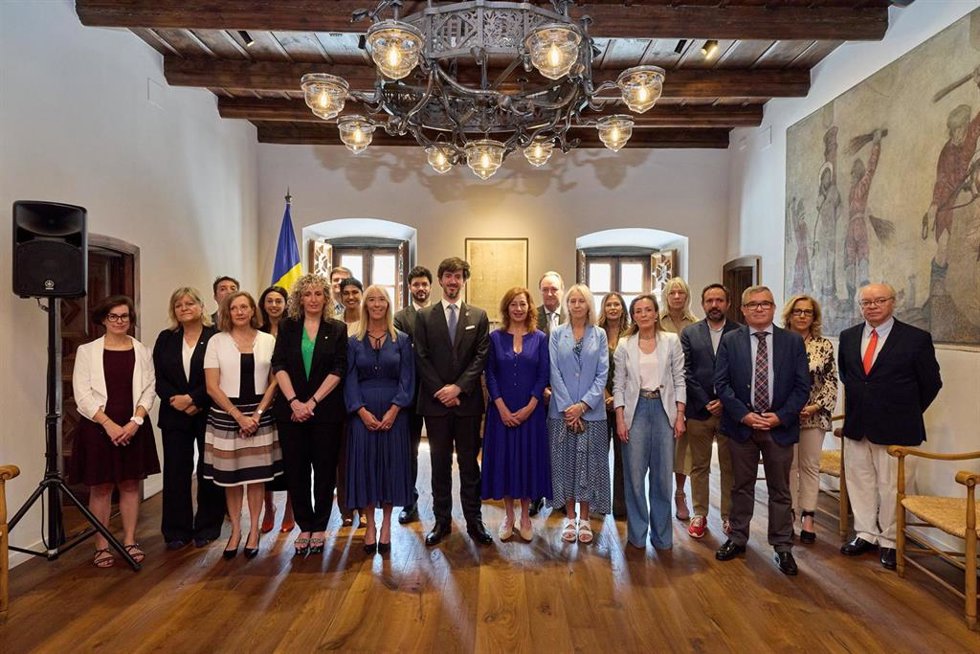 Foto de família de la delegación española y los parlamentarios andorranos.