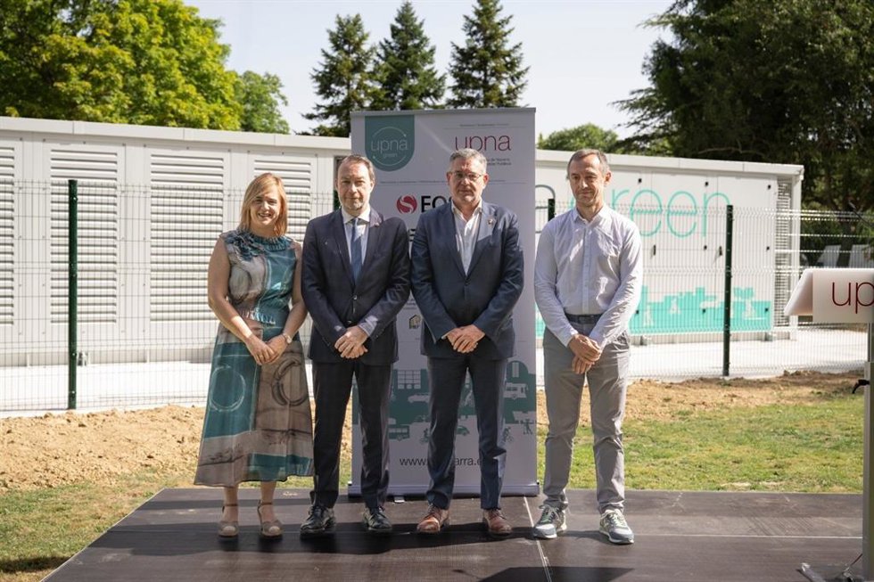 La delegada del Gobierno en Navarra, Alicia Echeverría; el rector de la UPNA, Ramón Gonzalo; el consejero García; y el catedrático de la UPNA y coordinador del proyecto, Pablo Sanchis
