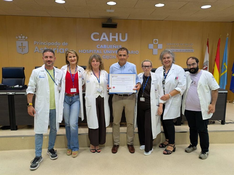 El gerente del Sespa, Aquilino Alonso, en la entrega de la acreditación de calidad A1 del modelo GECA-GC (Guía de Estándares para la Gestión Clínica)) del Servicio de Cardiología del Hospital de Cabueñes (Gijón).