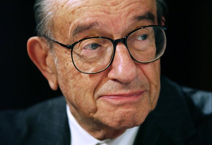 Archivo - FILED - 19 November 2004, Hesse, Frankfurt\Main: FILE PHOTO - Alan Greenspan, chairman of the US Federal Reserve, attends the European Banking Congress in Frankfurt am Main.  Greenspan has died at the age of 100 on Monday. Photo: Boris Roessler/