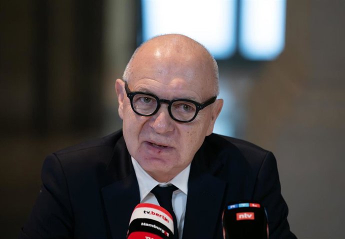 Archivo - El presidente de la Federación Alemana de Fútbol (DFB), Bernd Neuendorf, en una rueda de prensa.