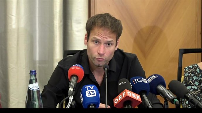 El atleta italiano Alex Schwazer en la rueda de prensa tras la publicación de su positivo en un control antidopaje.