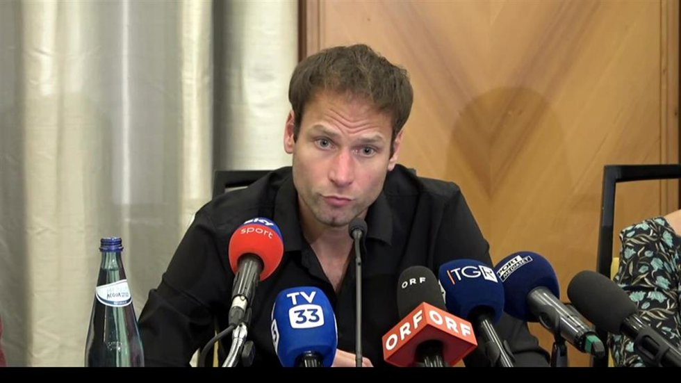 El atleta italiano Alex Schwazer en la rueda de prensa tras la publicación de su positivo en un control antidopaje.