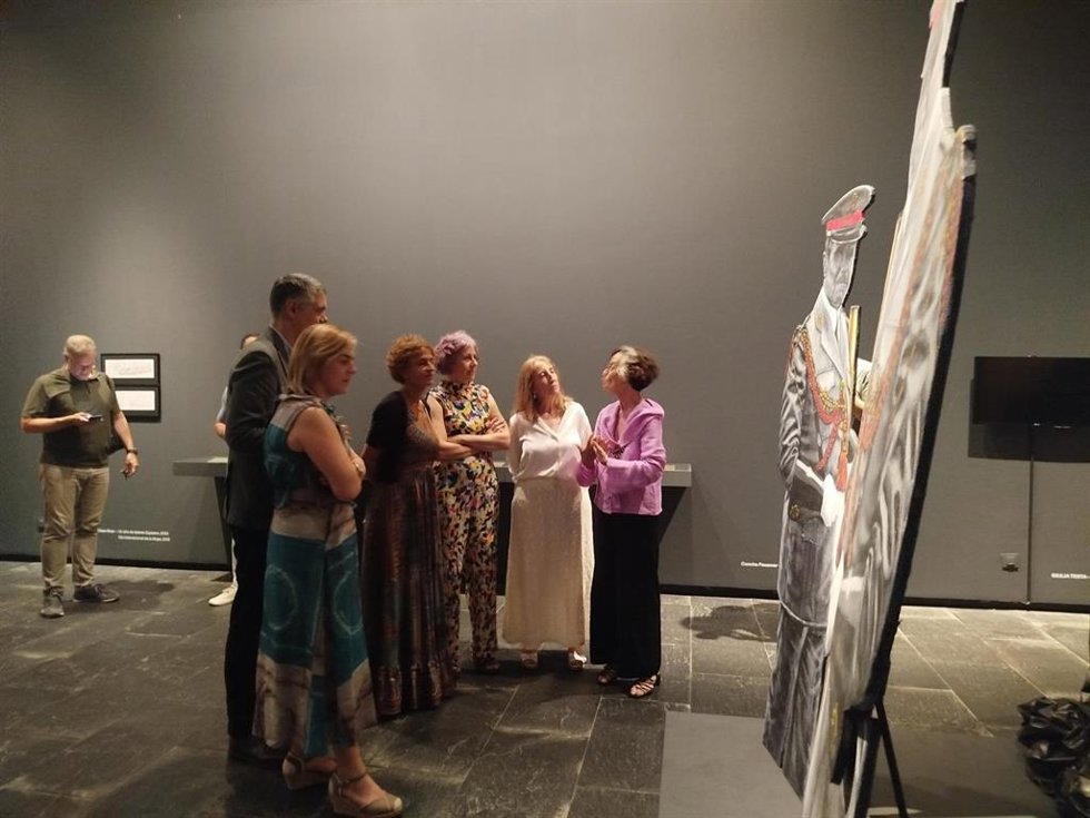 Imagen de la visita de la presidenta Chivite al Museo de Navarra con motivo de su 70º aniversario