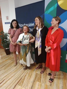 Cristina García Rodero con Ángeles Armisén en el ciclo 'De varia literaria' de la Diputación de Palencia.