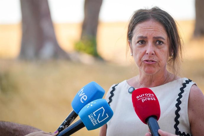 La consejera en funciones de Sostenibilidad y Medio Ambiente, Catalina García, atiende a los medios. Imagen de archivo. 