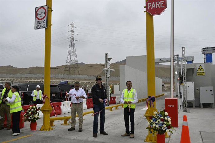 Perú.- Embajador de EE. UU. entrega escáneres para fortalecer seguridad en puerto de Chancay