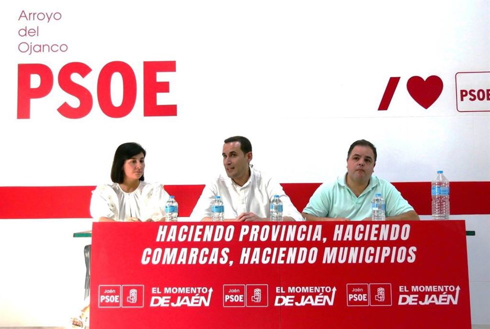 El secretario general del PSOE de Jaén, Juan Latorre, en el comité de la comarca de la Sierra de Segura.