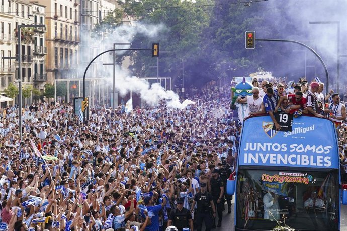Imágenes de los jugadores del Málaga CF celebrando su ascenso a LaLiga EA Sports. A 22 de junio de 2026 en Málaga.
