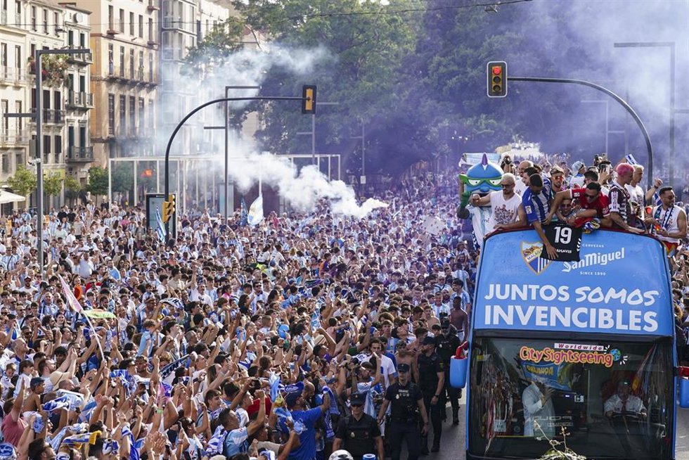Imágenes de los jugadores del Málaga CF celebrando su ascenso a LaLiga EA Sports. A 22 de junio de 2026 en Málaga.