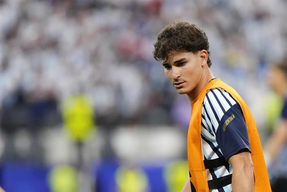 Julián Álvarez durante un calentamiento con la selección de Argentina en el Mundial 2026