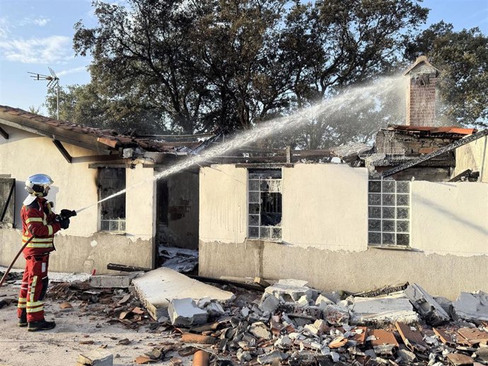 Intervención de bomberos en una vivienda de Navalcarnero