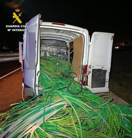 Furgoneta con el cable sustraído.