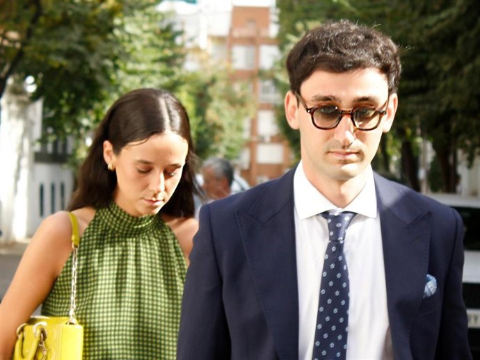 Victoria Federica y Jorge Navalpotro en la boda de Carmen Laffón